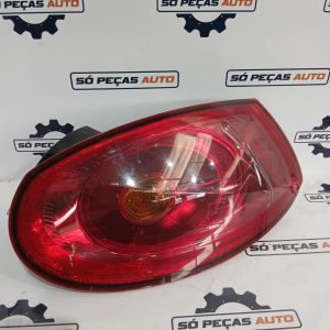 FAROLIM DIREITO BRANCO FIAT BRAVO II HATCHBACK (198) 1.6MJET ANO: 2010