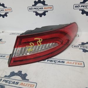 FAROLIM DIREITO PRETO JAGUAR XF 2.2D 2010-2014 ANO: 2011