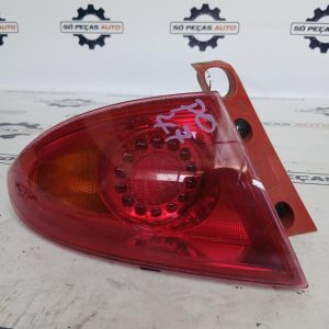 FAROLIM ESQUERDO PRETO SEAT LEON 1P1 1.2TSI ANO: 2010