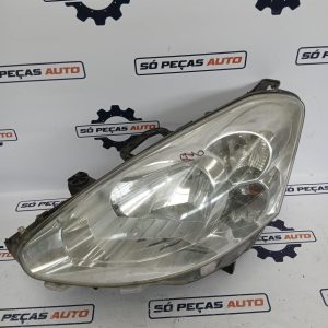 FAROL ESQUERDO BRANCO PEUGEOT PARTNER 1.6e-HDI P9 ANO: 2013