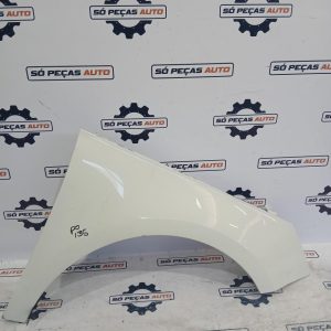 GUARDA LAMAS DIREITO BRANCO AUDI A1 8X 1.6TDI 2010-2015 ANO: 2011