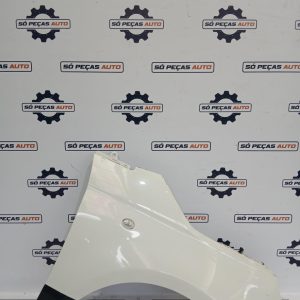 GUARDA LAMAS DIREITO BRANCO FIAT 500 312 1.2 12V 2007-2015 ANO: 2010
