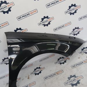 GUARDA LAMAS DIREITO PRETO SEAT LEON 1P1 1.2TSI ANO: 2010