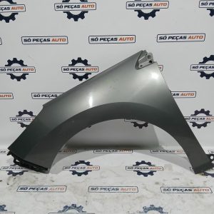 GUARDA LAMAS ESQUERDO CINZA PEUGEOT 308 SW 1.6HDI 2007-2010 ANO: 2008