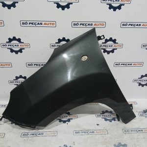 GUARDA LAMAS ESQUERDO PRETA FIAT 500L 1.3MJET 2012-2025 ANO: 2014