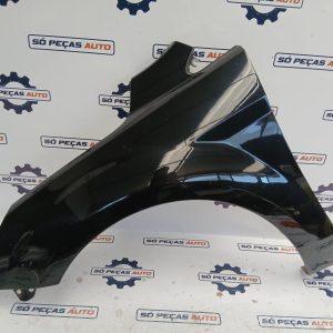 GUARDA LAMAS ESQUERDO PRETO FORD FOCUS II ZETEC 1.8 16V ANO: 2010