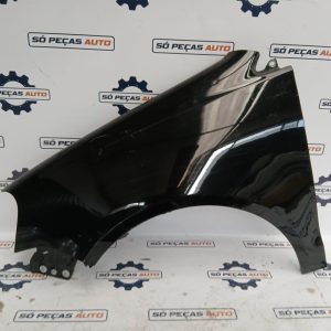 GUARDA LAMAS ESQUERDO PRETO VOLKSWAGEN POLO 1.2 12V ANO: 2009