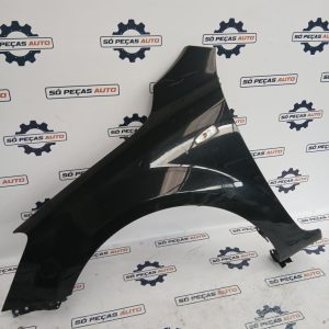 GUARDA LAMAS ESQUERDO PRETO KIA CEED 2 1.6CRDI ANO: 2010