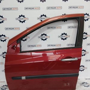 PORTA FRENTE ESQUERDA VERMELHO RENAULT CLIO III 1.4 16V 2005-2012 ANO: 2007