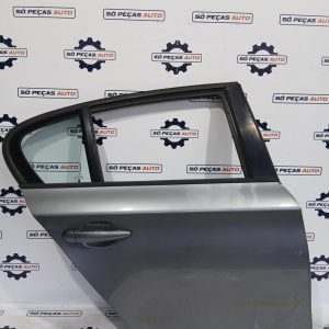 PORTA TRASEIRA DIREITA CINZA BMW E87 120D 2.0D 2007-2011 ANO: 2010