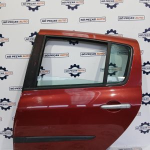 PORTA TRASEIRA ESQUERDA VERMELHO RENAULT CLIO III 1.4 16V 2005-2012 ANO: 2007